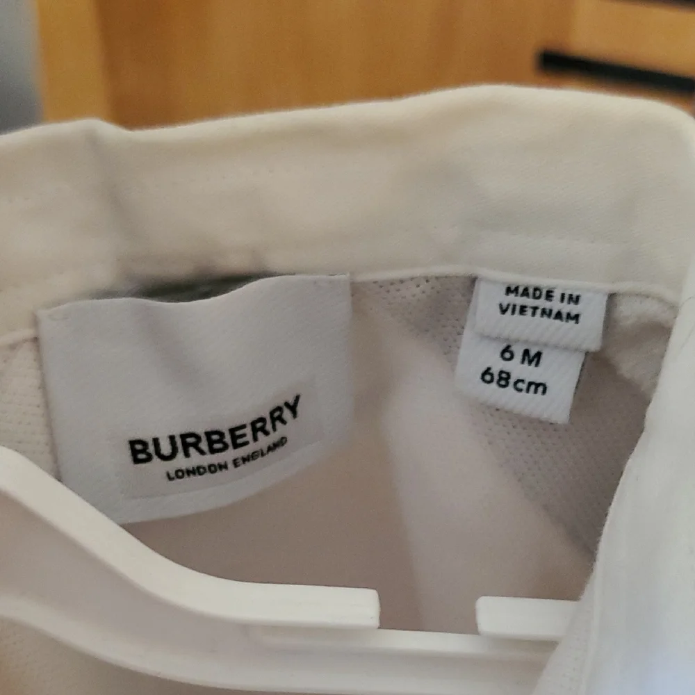 Burberry (Set) Flash $109 Discounted Shipping - Picture 3 of 10